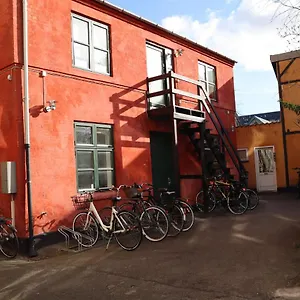 Charming Red Courtyard , Copenhague Dinamarca